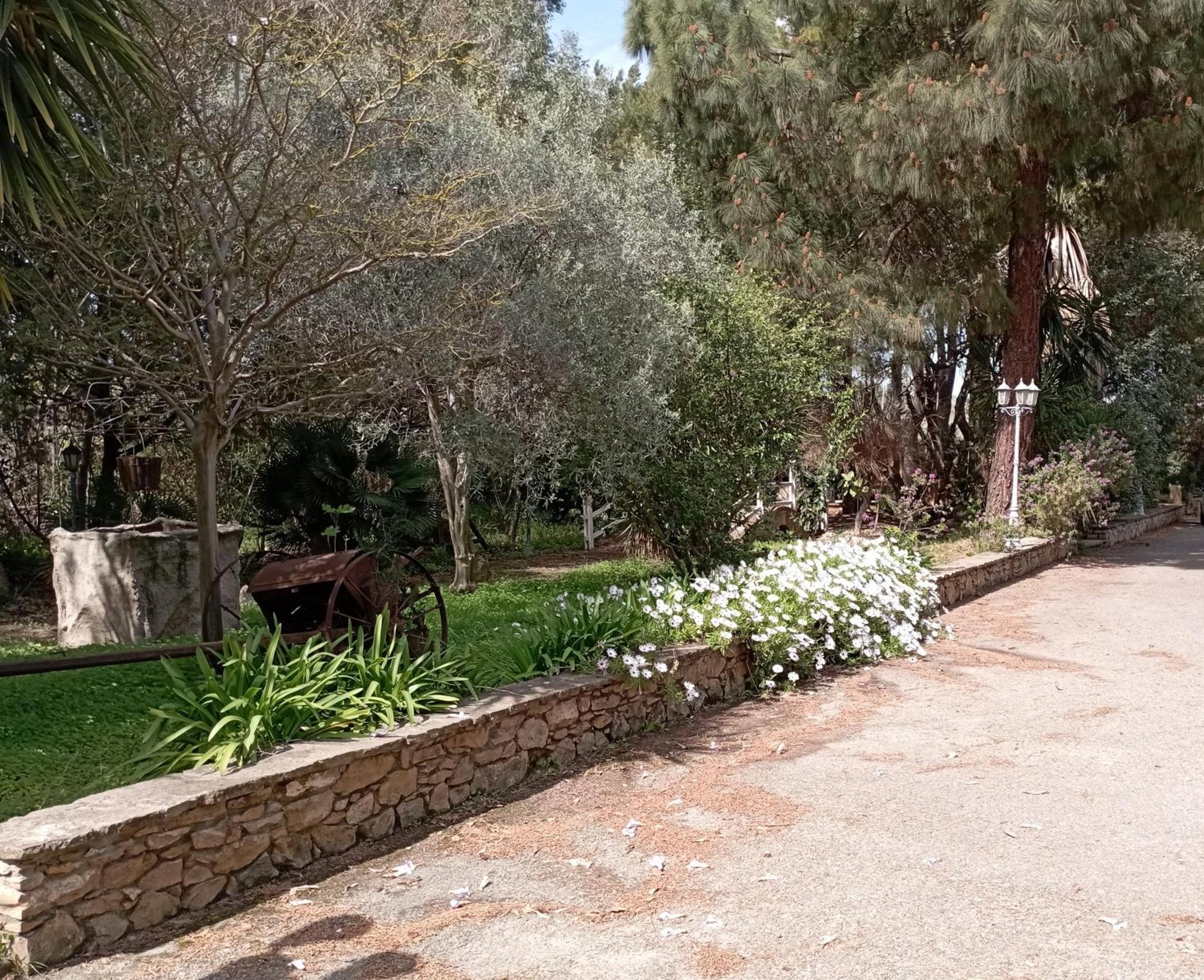 Hotel Garden Nuraminis Екстериор снимка
